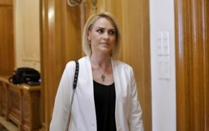 B280F4D0-BC45-4BDD-B138-7E1F5ED70FBD