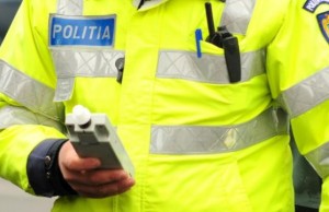 Un doljean beat şi fără permis, depistat de poliţişti în trafic