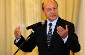 Traian Băsescu, atac la Klaus Iohannis pe tema coabitării cu Victor Ponta: Avem o golănie