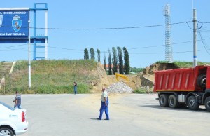 Buldozerele au trecut prin Peluza Sud