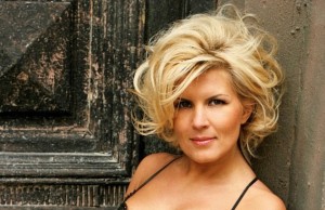 Elena Udrea vrea sa devina mama! „Lucreaza” la implinirea visului sau alaturi de Valentin, barbatul cu care se iubeste