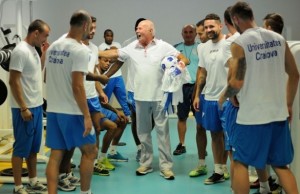 Vizită specială în vestiar » Tudor Gheorghe s-a dat cu CSU Craiova: „Am fost alături de această echipă la primul titlu de campioană. Și voi puteți face performanțele lor”