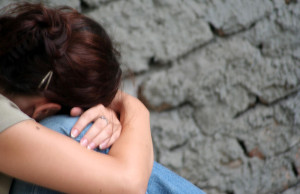 O tânără din Dolj, răpită şi violată de trei bărbaţi