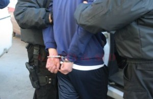 Tânără craioveancă, arestată pentru furt şi violare de domiciliu