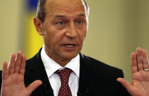 Traian Băsescu s-a înscris în PMP. „Viaţa mă obligă. Singura soluţie este să revin”