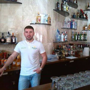 incident-in-aceasta-seara-in-fata-clubului-colectiv-un-tanar-a-fost-luat-de-ambulanta-339668