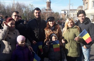 Interpretele de muzica populara sarbatoresc Ziua Naţională a României! Cum s-au pozat de 1 Decembrie