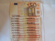 Dolj: Minoră cercetată după ce ar fi furat peste 2.000 de euro şi 14.000 de lei