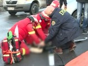 Raed Arafat, surprins în timp ce ajuta victima unui accident rutier