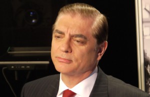 Prinţul Paul nu se mai descurcă nici cu limba! Ca să nu se facă de râs, a plătit un om ca să rezolve treaba în locul lui