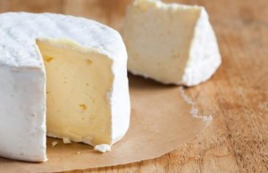 ANSVSA: Bacteria E.coli, găsită în probele de brânză şi pui prelevate din Argeş şi Bacău