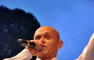 Un cunoscut cantaret de muzica populara se afla in stare grava la spital! Alexandru Jidveianu este internat la Sangeorgiu de Padure dupa ce i s-a facut rau