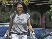 Iubita lui Ştefan Bănică Jr. ştie cum să ţină aprins focul pasiunii. LAVINIA şi-a „uitat“ sutienul acasă!