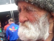Cumplit. Moş Pătru a fost dus să cerşească la Londra. Ce se întâmplă acum cu bătrânul de 79 de ani