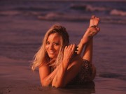 Laura Cosoi îţi împrumută metodele ei de a scăpa de petele de autobronzant! O să ai nevoie de ele vara asta