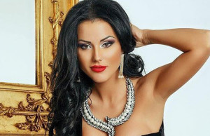 LA VITTA E BELLA! Proxenetul care a lansat-o pe DANIELA CRUDU le face în ciudă poliţiştilor care îl caută