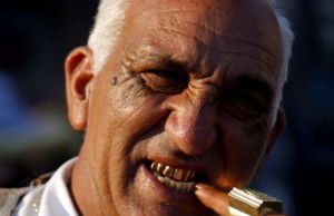 Familia bulibasei cu dinti de aur, datorii cu sute de mii de lei la ANAF!