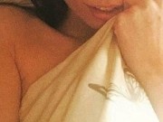 Iubitul nu a mai suportat si a parasit-o! Uite ce facea fata asta in pat, in fiecare noapte, pana la ora 3 dimineata