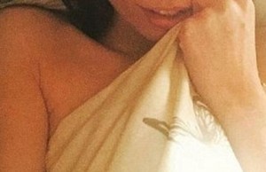 Iubitul nu a mai suportat si a parasit-o! Uite ce facea fata asta in pat, in fiecare noapte, pana la ora 3 dimineata