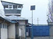 Un pușcăriaș a făcut infarct din cauza caniculei. Colegii de suferință au intrat în greva foamei pentru o ”gură” de aer