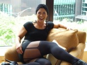 Cum arata femeia care sparge pepeni cu coapsele .Nu crezi ca e posibil pana nu vezi cu ochii tai!