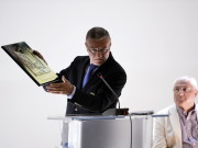 Mircea Sandu atacă dur sentinţa: „N-am comis nicio faptă. E o ruşine, o bătaie de joc. Cât a dat instanţa? Un miliard? Poate de lei vechi! Să-mi ia banii din pensie!”. Dragomir: „Facem recurs!”