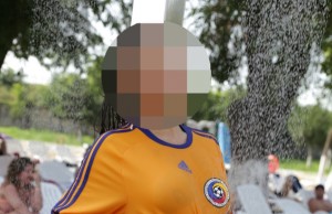 Râde și e frumoasă la televizor, dar ascunde o poveste greu de imaginat… Viața secretă a unei dive de la noi