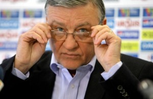 Lovitură sub centură pentru un şmecher din fotbalul românesc! L-au lăsat fără „bijuterii”