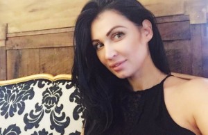 Nicoleta Luciu a dezvăluit amestecul care o ajută să scape de TENUL GRAS şi acneea care i-a dat bătăi de cap mult timp! Le aveai în bucătărie, dar nu ştiai ce MINUNI fac