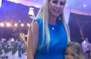 Andreea Bănică, cea mai sexy graviduță! Cum s-a îmbrăcat la nunta lui What’s Up
