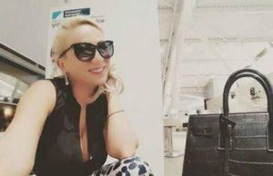 Rocsana Marcu o ţine din petrecere în petrecere! De ziua ei, prezentatoarea TV a plecat în vacanţă