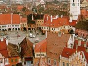 Cea mai mare excursie pentru pensionarii străini: Peste 3.300 de austrieci vin în România. Le plac sarmalele, prăjiturile și stau la cozi pentru cărți poștale