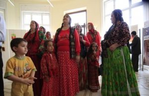 Tot mai mulți țigani emigrează în SUA, pretextând că sunt discriminați în România