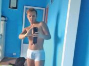 DEFINIŢIA PENIBILULUI! Era ODATĂ unul dintre cei mai buni cântăreţi ai ROMÂNIEI, iar acum ÎI PLÂNGI DE MILĂ! Cum a ajuns Mihai TRĂISTARIU să pozeze pentru a reveni în atenţia publicului