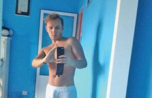 DEFINIŢIA PENIBILULUI! Era ODATĂ unul dintre cei mai buni cântăreţi ai ROMÂNIEI, iar acum ÎI PLÂNGI DE MILĂ! Cum a ajuns Mihai TRĂISTARIU să pozeze pentru a reveni în atenţia publicului