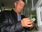 Guvernul vrea să majoreze puternic contribuţiile de asigurări ale angajaţilor şi să le elimine pe cele ale angajatorilor