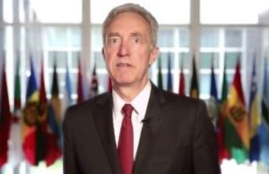 Reacții după ce ambasadorul SUA s-a fotografiat cu steagul secuiesc. Funar: „Maghiarilor cărora nu le convine în România să plece!” Diaconu: „Situația e jignitoare la adresa românilor”