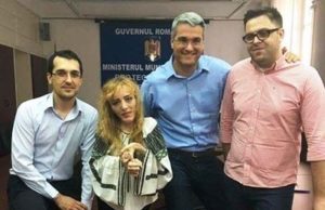 O gorjeancă ce suferă o boală foarte rară s-a dus până la Ministrul Muncii, pentru a pleda în favoarea persoanelor cu dizabilități. Tânăra de 27 de ani a mers la București în IE