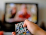 O televiziune care difuzează muzică populară intră în insolvență