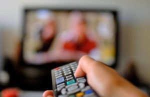 O televiziune care difuzează muzică populară intră în insolvență