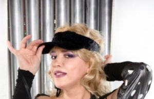 Cât de mult a îmbătrânit Silvia Dumitrescu! Cu greu o recunoşti necoafată şi fără machiaj