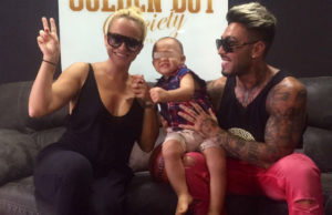 Alex Velea l-a luat pe Dominic la studio, dar fiul lui nu voia să stea în braţele sale! Reacţia lui e adorabilă şi spune tot, mai ales cu cine voia să facă poză