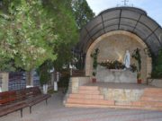 Bebeluș abandonat de mamă în curtea unei biserici din Vaslui. Ce explicație are mama