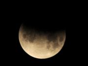 În această seară, ultima eclipsă de lună din 2016. Coincide și cu o lună plină, un eveniment extrem rar