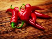 Ardeiul iute este un adevarat medicament natural. Face miracole in organismul uman, si nu numai! Va ajuta si in pat