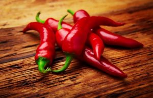 Ardeiul iute este un adevarat medicament natural. Face miracole in organismul uman, si nu numai! Va ajuta si in pat