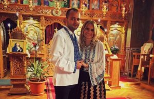 Unii ajung la notar, ei au mers din nou la preot! Mihai Morar şi soţia lui şi-au reînoit jurămintele de iubire. Ţinutele purtate în ziua „nunţii” sunt de poveste