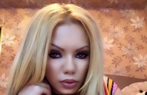 Beyonce de România a rămas fără sfârc, la nici trei luni după operaţia de schimbare a silicoanelor