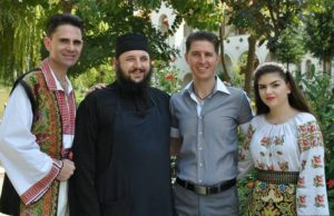 Fenomen rar, la mormantul lui Aurelian Preda, de la Dervent! A nins… cu flori de liliac! Peisajul este divin