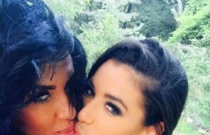 Roxana Vancea are mai multe tatuaje în zonele intime! Totul s-a văzut când vedeta a apărut doar în chiloţei